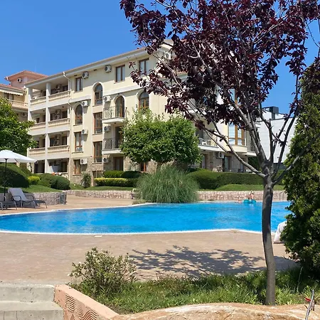 Royal Bay 6 Sea View * Święty Włas